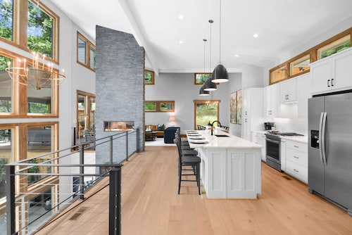 CREEK VIEWS!!! 5BR Mountain Modern Luxury on the water! Must See!