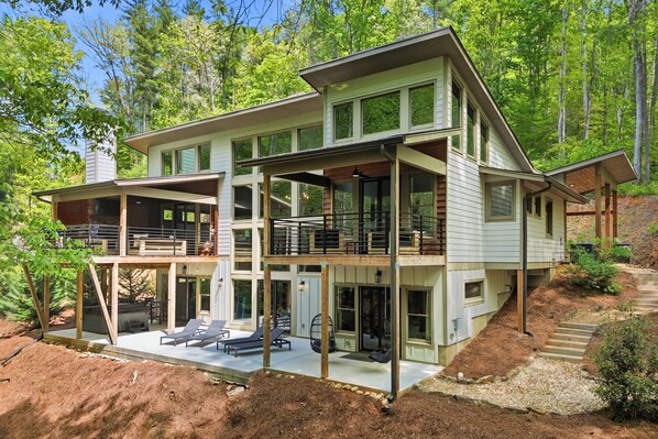 Exterior - Linger Longer ~ Private Creek Access! Hot Tub & Fire Pit (Ellijay)