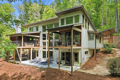 Linger Longer ~ Private Creek Access! Hot Tub & Fire Pit