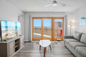 TV, foosball, table tennis, books - La Mirage Condo 129 Beachfront Condo Resort Private Boardwalk (Port Aransas)