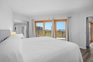 3 bedrooms, iron/ironing board, free WiFi, bed sheets - La Mirage Condo 129 Beachfront Condo Resort Private Boardwalk (Port Aransas)