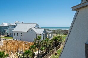 Property grounds - La Mirage Condo 309 Beachfront Condo Resort with Private Boardwalk to Beach (Port Aransas)