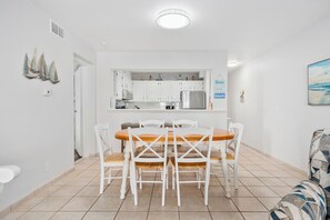Dining - La Mirage Condo 309 Beachfront Condo Resort with Private Boardwalk to Beach (Port Aransas)