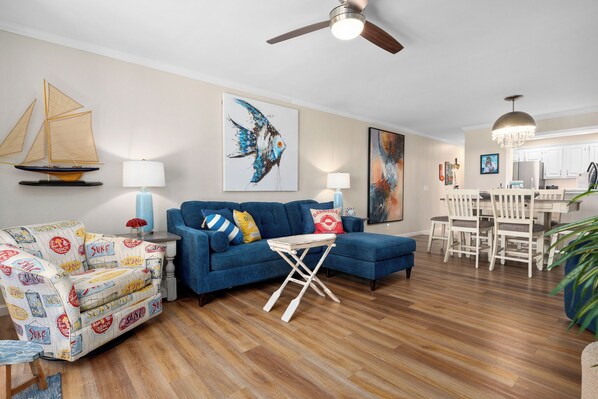 Una Smart TV, un futbolín, una mesa de tenis de mesa, libros