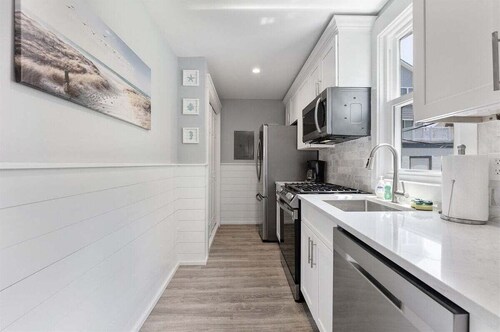 Renovated 1BR/1BATH Condo w/ Beautiful Finishes