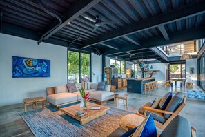 Téléviseur, lecteur de DVD, chaîne audio