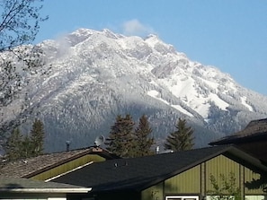 Exterior - The Cedar - Downtown, walking distance to all the shops and restaurants! (Banff)