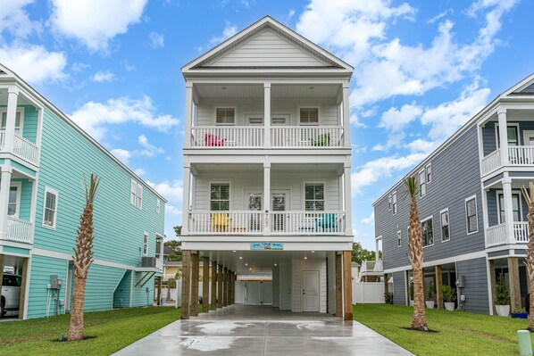 Exterior - NEW 5 bedroom 5.5 bathroom Garden City Beach House - 10 mins from Myrtle Beach (Murrells Inlet)