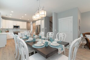 Dining - NEW 5 bedroom 5.5 bathroom Garden City Beach House - 10 mins from Myrtle Beach (Murrells Inlet)