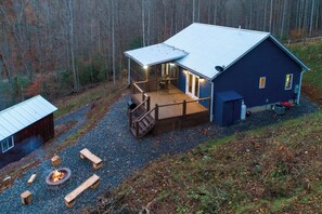 Exterior - Deer Lodge cabin with loft and Gameroom (Bryson City)