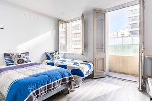 Habitación Confort con 1 cama doble o 2 individuales | Decoración individual, mobiliario individual, escritorio y ropa de cama