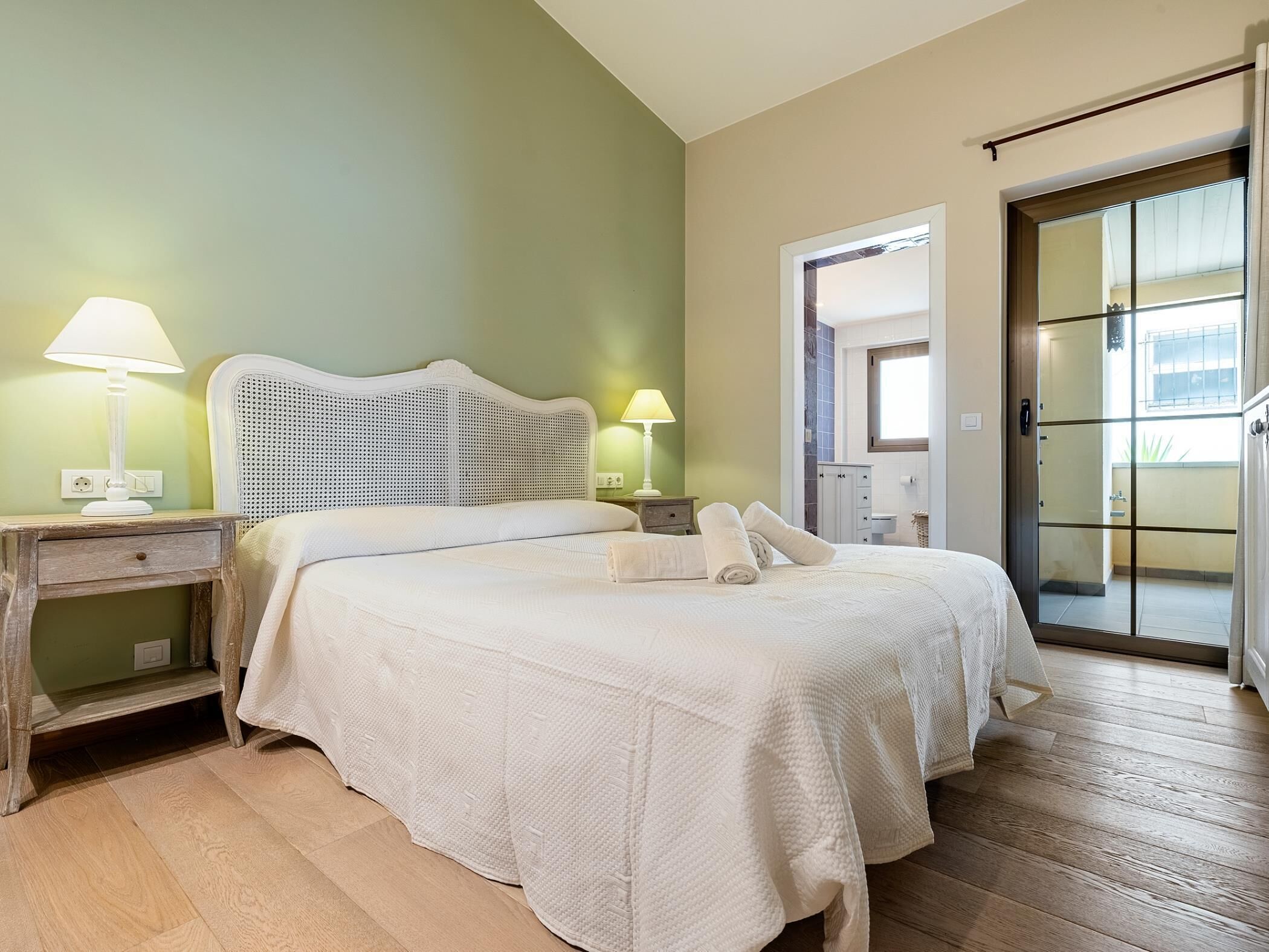 3 bedrooms, iron/ironing board, Internet, bed sheets
