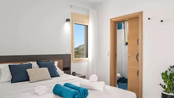 4 quartos, cofres nos quartos, escrivaninha