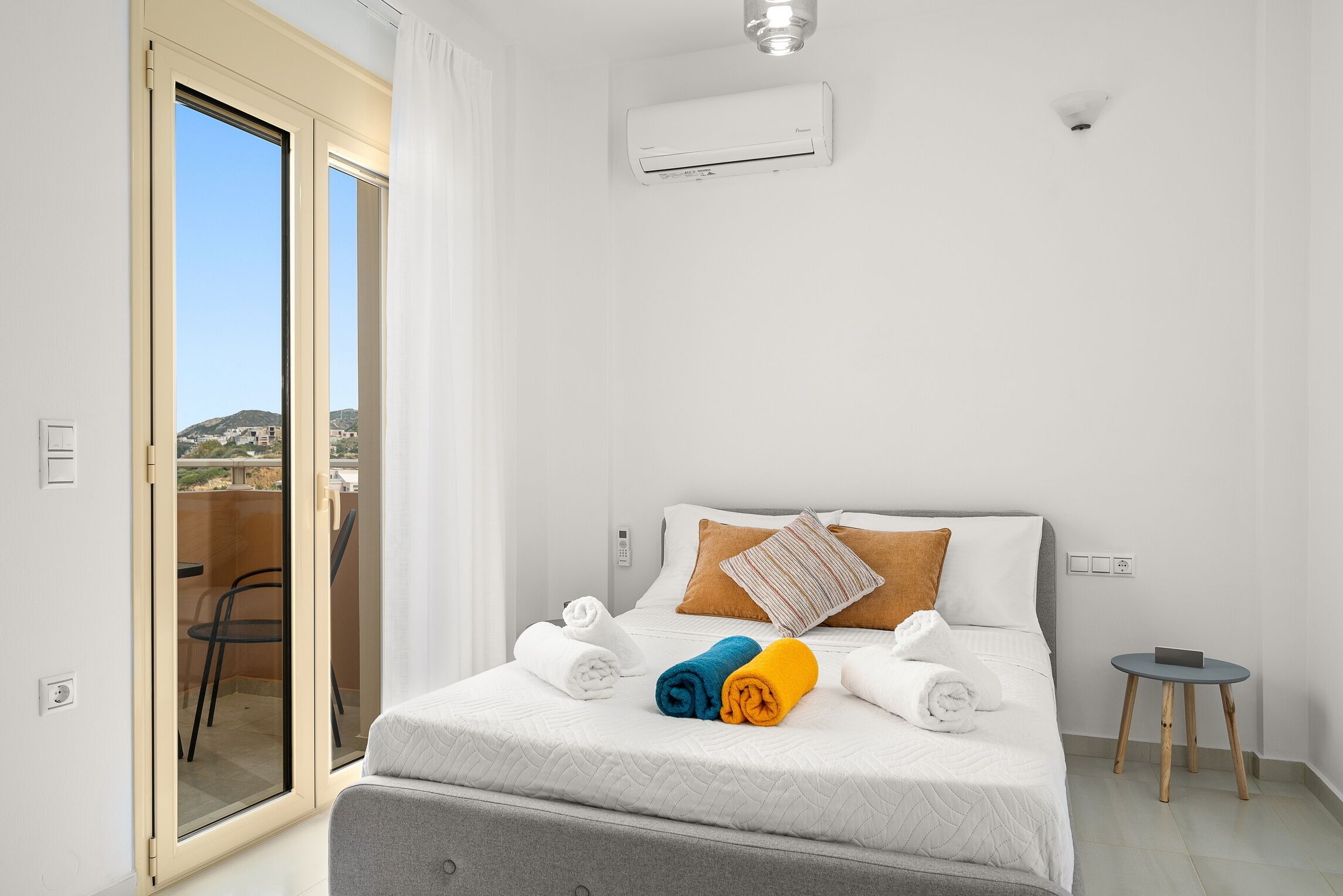 4 bedrooms, in-room safe, desk, iron/ironing board