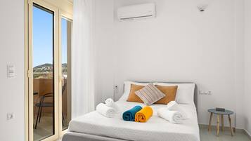 4 bedrooms, in-room safe, desk, iron/ironing board