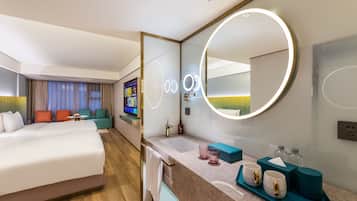 Dobbelt- eller tomannsrom – deluxe, 2 dobbeltsenger, ikke-røyk, kjøleskap | Sengetøy av topp kvalitet, dundyner og minibar (inkludert)