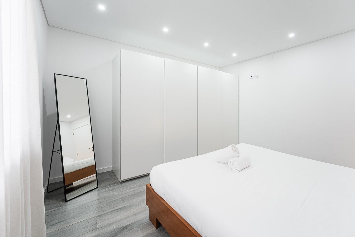 1 bedroom, desk, iron/ironing board, internet