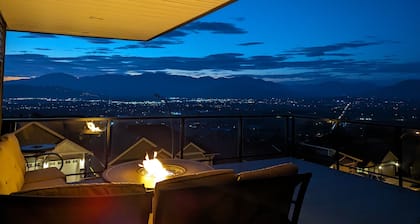 A Mountain Retreat with Views, Hot Tub & AC