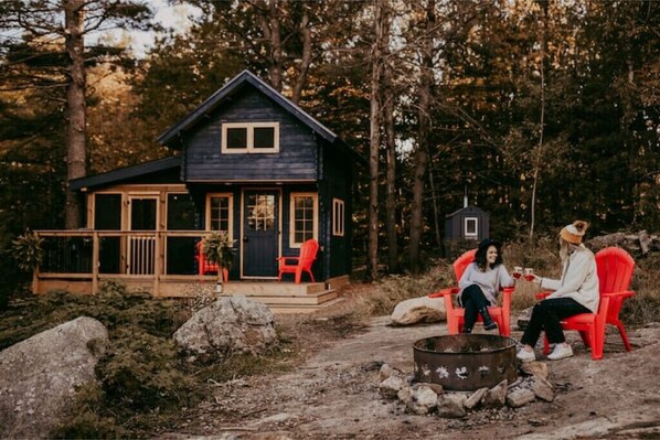 Property grounds - Glamphouse Muskoka
(Gravenhurst)