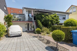 Exterior - Apartment 'Haus Auryn' with Private Terrace, Shared Garden and Wi-Fi (Radolfzell am Bodensee)