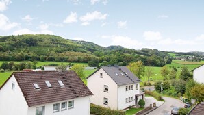 A residential area with houses, a road, and a hilly landscape in the background. - Apartment 'Zur Nordhelle' with Mountain View and Wi-Fi (Herscheid)