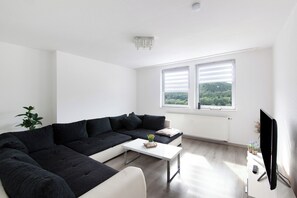 TV - Apartment 'Zur Nordhelle' with Mountain View and Wi-Fi (Herscheid)