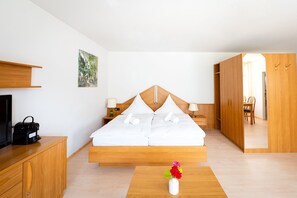 Iron/ironing board, free WiFi, bed sheets