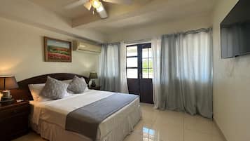 1 bedroom, in-room safe, iron/ironing board, free WiFi