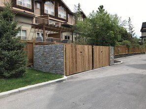 Exterior - 🦊Tiny, Mighty Studio in Canmore🦊 (Canmore)