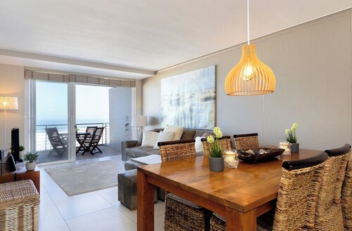 Beachfront Apt - Kite Beach + table mtn view