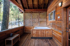 Pilot Rock | Terrace/patio - Green Springs Inn (Ashland)