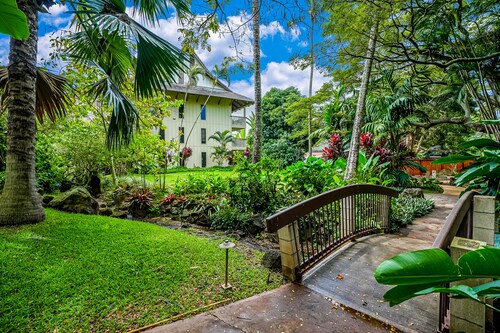 Luxury, upgraded Waikomo Streams condo with pool - walk to Poipu Beach