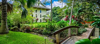 Luxury, upgraded Waikomo Streams condo with pool - walk to Poipu Beach