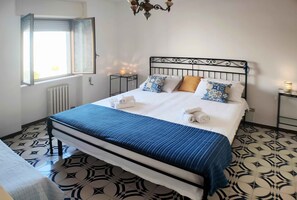 2 Schlafzimmer, Bügeleisen/Bügelbrett