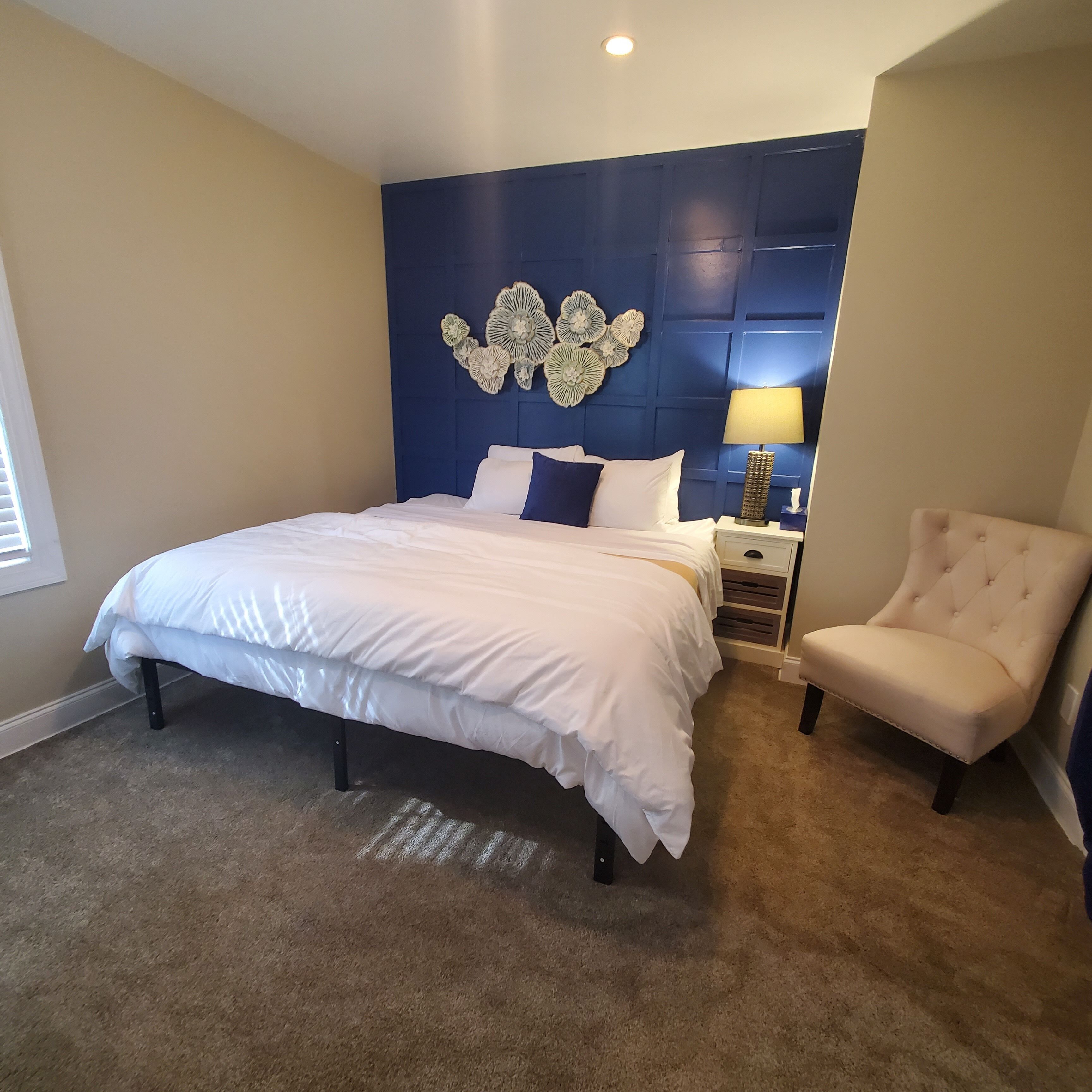 3 habitaciones, tabla de planchar con plancha, wifi y ropa de cama 