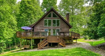 Waterfront cabin with private dock, hot tub, sundeck, outdoor areas, & W/D