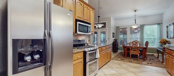 Dog-friendly downtown home with enclosed yard, grill, washer/dryer, patio, & AC