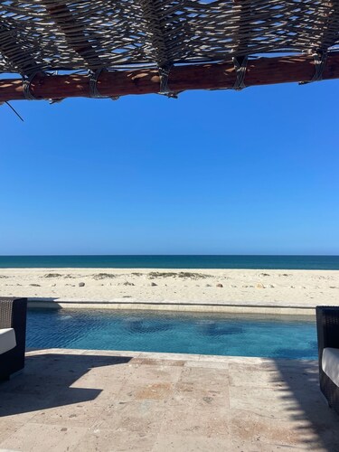 Beautiful Beachfront Villa 