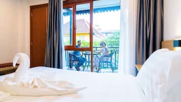 Egyptian cotton sheets, premium bedding, minibar, in-room safe