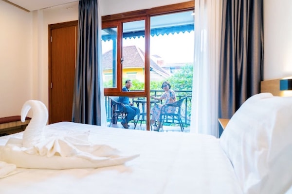 Egyptian cotton sheets, premium bedding, minibar, in-room safe