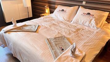 Comfort kamer | 1 slaapkamer, een kluis op de kamer, individueel gedecoreerd, een bureau