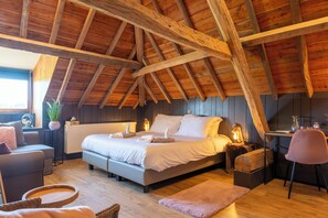 Habitación Confort | Caja de seguridad en la habitación y decoración personalizada 