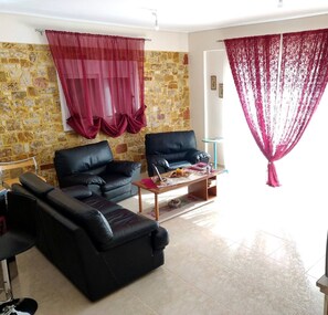 TV - Dimitris Vaso’s Villa With Sea And Mountain View (Evia)