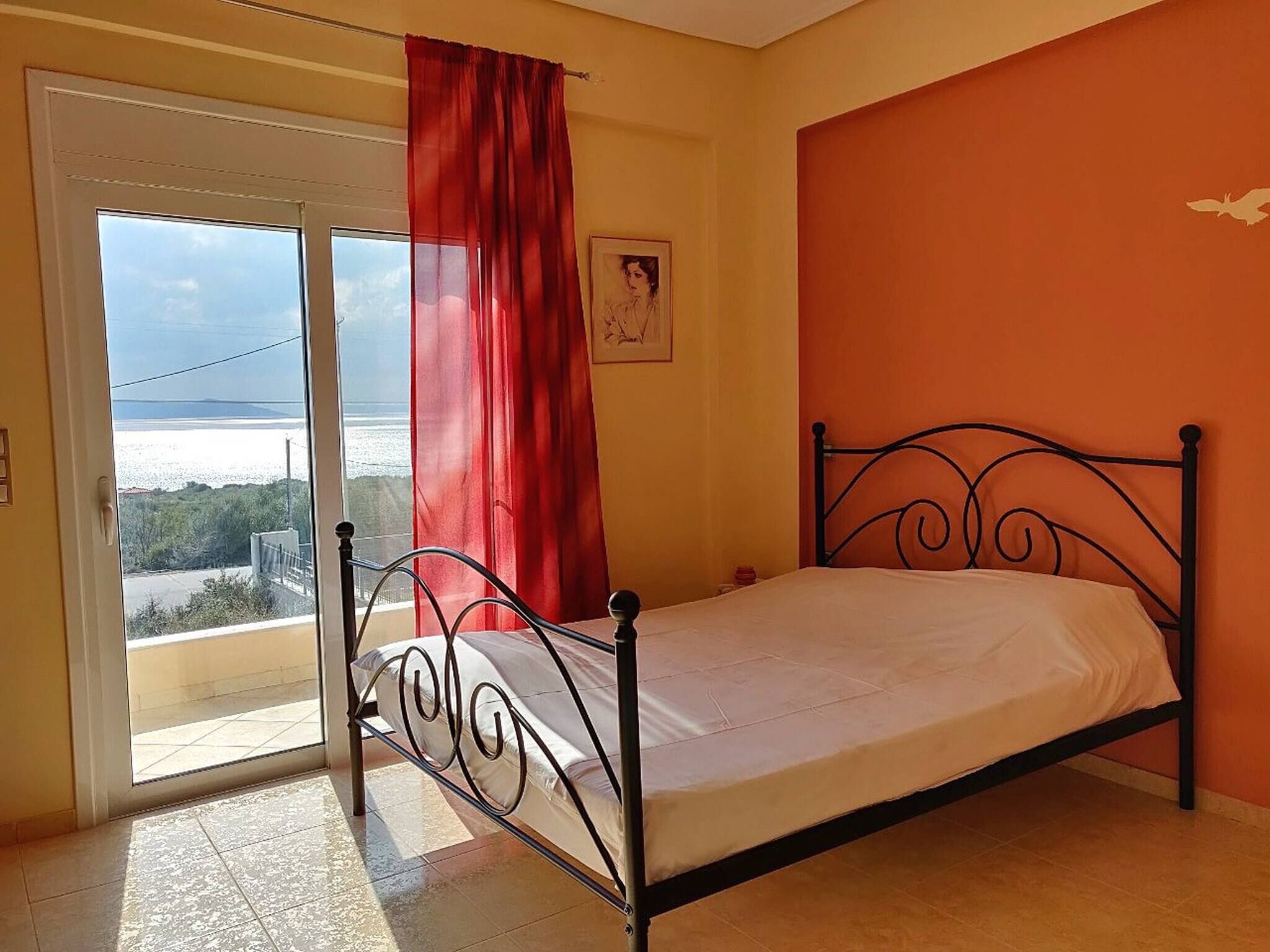 4 bedrooms, iron/ironing board, internet, bed sheets