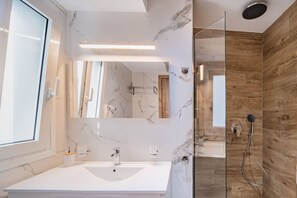 Dusche, Haartrockner, Handtücher