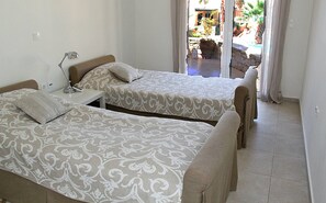 2 chambres, fer et planche à repasser, accès Internet, draps fournis