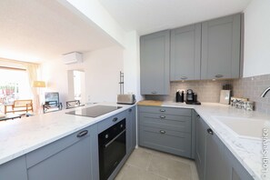 Frigorifero, microonde, forno, lavastoviglie