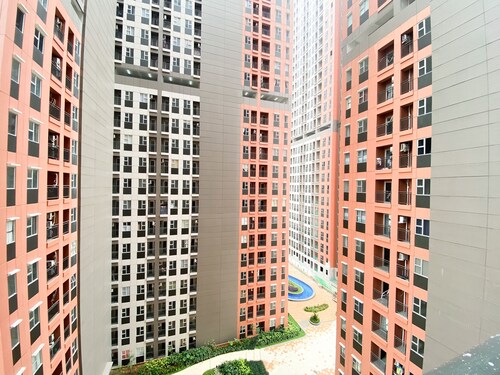 Chic And Cozy Studio Apartment At Transpark Juanda Bekasi