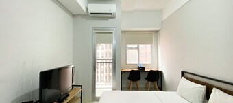 Chic And Cozy Studio Apartment At Transpark Juanda Bekasi