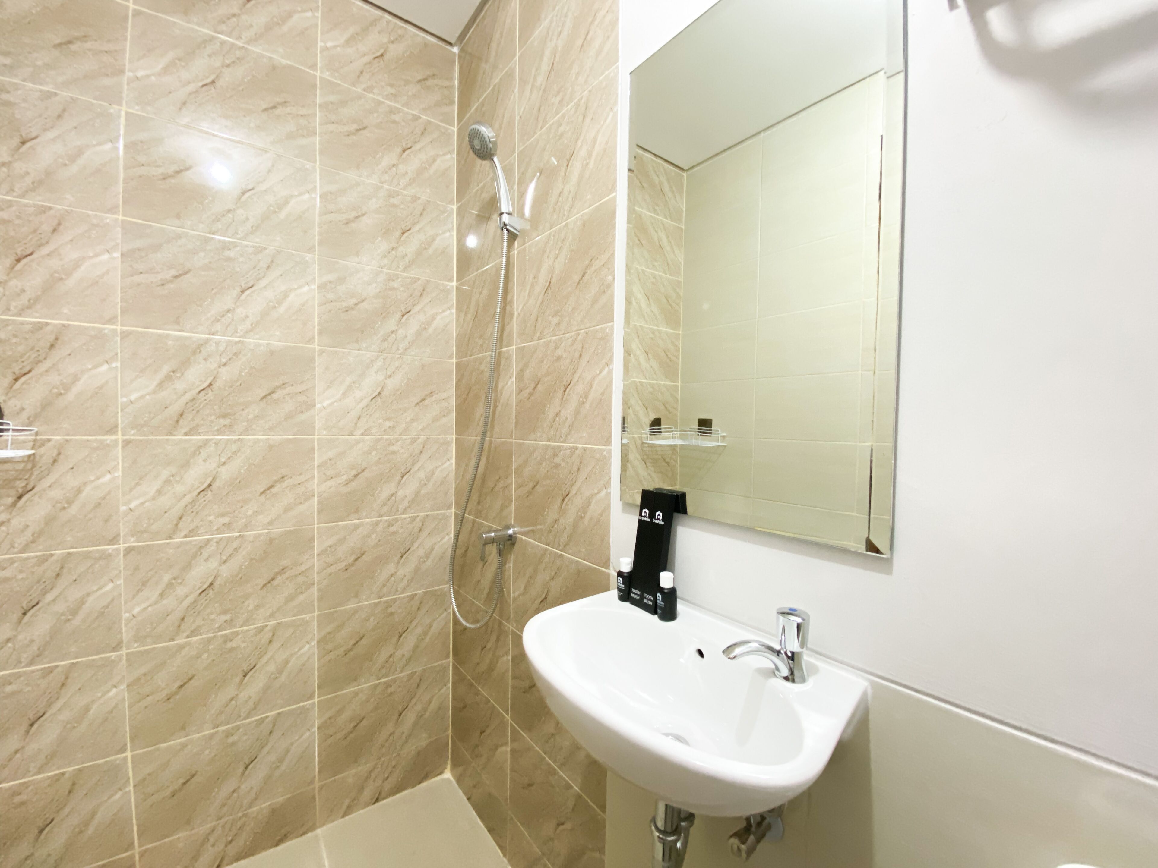 Apartment | Bathroom | Shower, towels